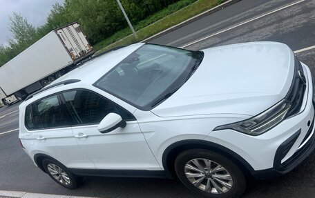 Volkswagen Tiguan II, 2021 год, 2 500 000 рублей, 2 фотография