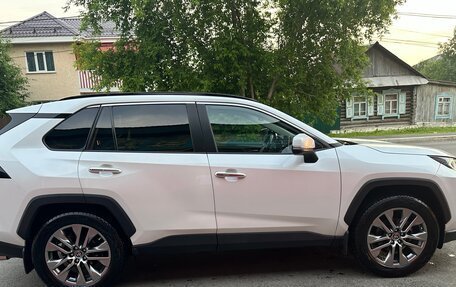 Toyota RAV4, 2022 год, 3 700 000 рублей, 4 фотография