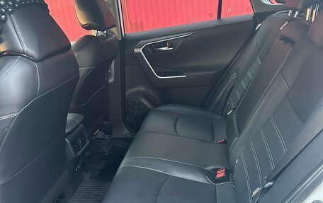Toyota RAV4, 2022 год, 3 700 000 рублей, 6 фотография