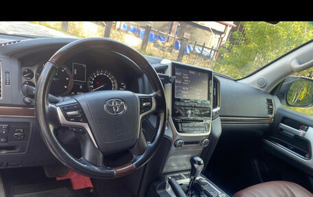 Toyota Land Cruiser 200, 2018 год, 6 950 000 рублей, 2 фотография