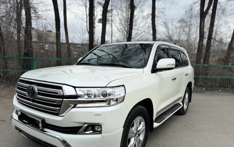Toyota Land Cruiser 200, 2018 год, 6 950 000 рублей, 4 фотография