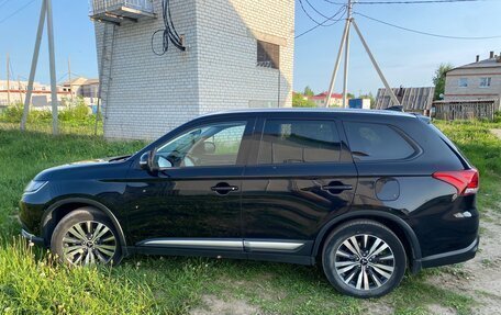 Mitsubishi Outlander III рестайлинг 3, 2019 год, 2 150 000 рублей, 1 фотография