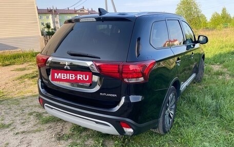 Mitsubishi Outlander III рестайлинг 3, 2019 год, 2 150 000 рублей, 4 фотография