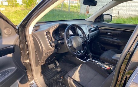 Mitsubishi Outlander III рестайлинг 3, 2019 год, 2 150 000 рублей, 8 фотография