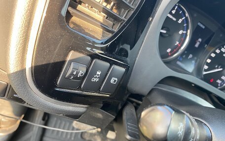 Mitsubishi Outlander III рестайлинг 3, 2019 год, 2 150 000 рублей, 11 фотография