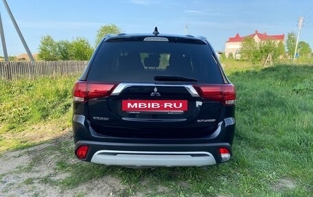 Mitsubishi Outlander III рестайлинг 3, 2019 год, 2 150 000 рублей, 3 фотография