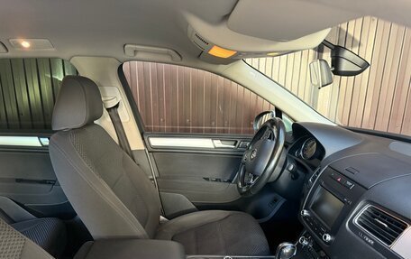 Volkswagen Touareg III, 2012 год, 2 390 000 рублей, 3 фотография