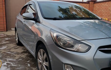 Hyundai Solaris II рестайлинг, 2013 год, 1 100 000 рублей, 2 фотография