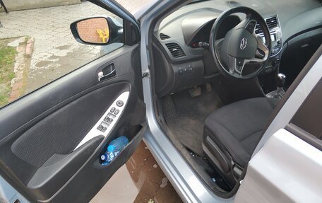 Hyundai Solaris II рестайлинг, 2013 год, 1 100 000 рублей, 14 фотография