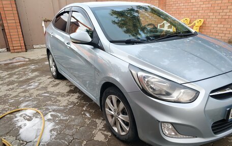 Hyundai Solaris II рестайлинг, 2013 год, 1 100 000 рублей, 9 фотография