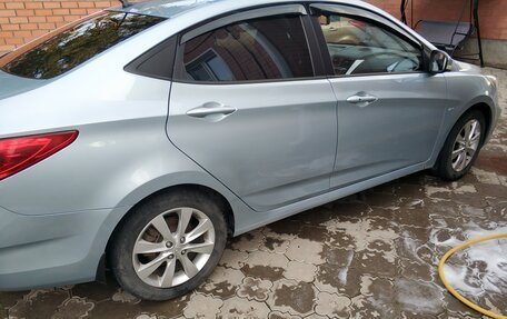 Hyundai Solaris II рестайлинг, 2013 год, 1 100 000 рублей, 10 фотография