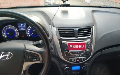 Hyundai Solaris II рестайлинг, 2013 год, 1 100 000 рублей, 16 фотография