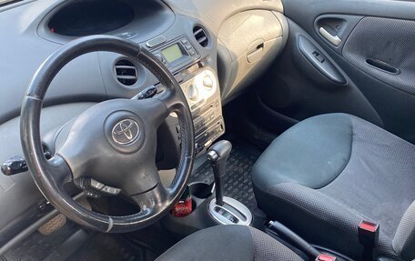 Toyota Yaris I рестайлинг, 2003 год, 550 000 рублей, 5 фотография
