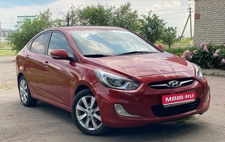 Hyundai Solaris II рестайлинг, 2012 год, 910 000 рублей, 1 фотография
