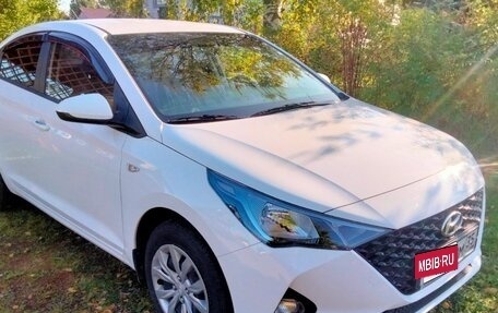 Hyundai Solaris II рестайлинг, 2021 год, 1 700 000 рублей, 4 фотография