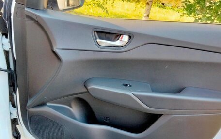 Hyundai Solaris II рестайлинг, 2021 год, 1 700 000 рублей, 20 фотография