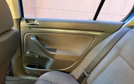Volkswagen Golf V, 2004 год, 270 000 рублей, 28 фотография