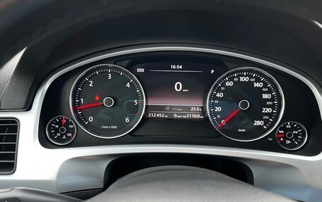 Volkswagen Touareg III, 2011 год, 1 890 000 рублей, 10 фотография