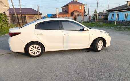 KIA Rio IV, 2019 год, 1 570 000 рублей, 10 фотография