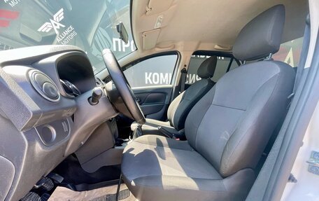Renault Logan II, 2018 год, 835 000 рублей, 11 фотография