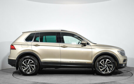 Volkswagen Tiguan II, 2018 год, 2 679 000 рублей, 4 фотография
