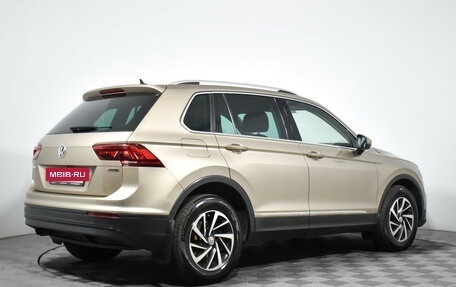 Volkswagen Tiguan II, 2018 год, 2 679 000 рублей, 5 фотография