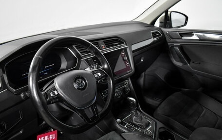 Volkswagen Tiguan II, 2018 год, 2 679 000 рублей, 9 фотография