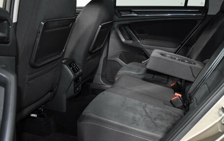 Volkswagen Tiguan II, 2018 год, 2 679 000 рублей, 13 фотография