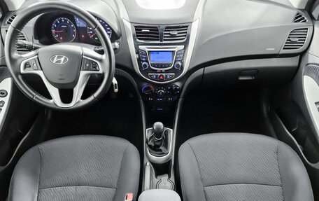Hyundai Solaris II рестайлинг, 2011 год, 810 000 рублей, 20 фотография