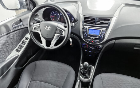 Hyundai Solaris II рестайлинг, 2011 год, 810 000 рублей, 15 фотография
