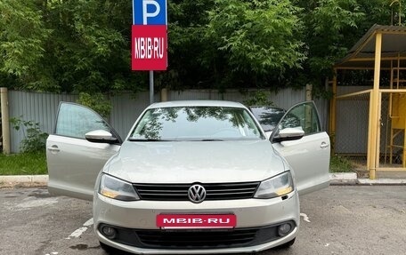 Volkswagen Jetta VI, 2014 год, 1 000 000 рублей, 2 фотография