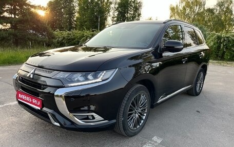 Mitsubishi Outlander III рестайлинг 3, 2019 год, 3 315 000 рублей, 1 фотография