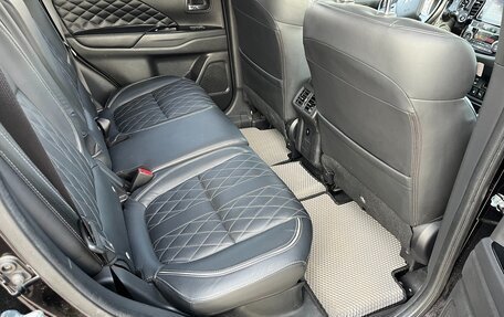 Mitsubishi Outlander III рестайлинг 3, 2019 год, 3 315 000 рублей, 13 фотография