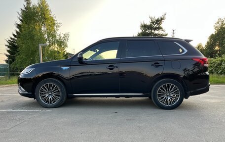 Mitsubishi Outlander III рестайлинг 3, 2019 год, 3 315 000 рублей, 2 фотография