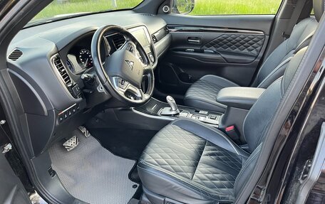 Mitsubishi Outlander III рестайлинг 3, 2019 год, 3 315 000 рублей, 11 фотография