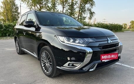 Mitsubishi Outlander III рестайлинг 3, 2019 год, 3 315 000 рублей, 9 фотография