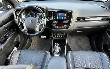 Mitsubishi Outlander III рестайлинг 3, 2019 год, 3 315 000 рублей, 17 фотография