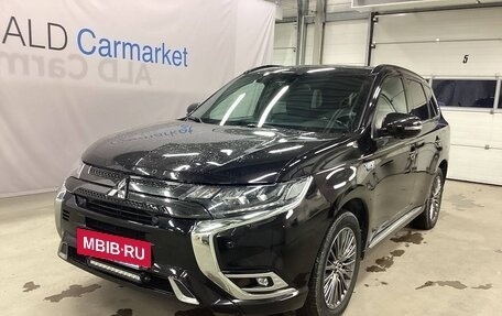 Mitsubishi Outlander III рестайлинг 3, 2019 год, 3 315 000 рублей, 31 фотография