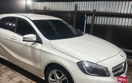 Mercedes-Benz A-Класс, 2014 год, 1 750 000 рублей, 2 фотография