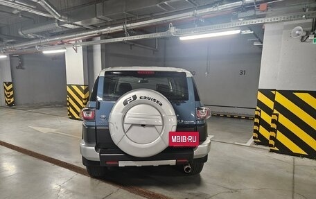 Toyota FJ Cruiser, 2021 год, 7 500 000 рублей, 2 фотография