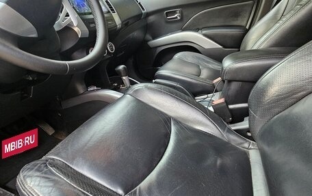 Mitsubishi Outlander III рестайлинг 3, 2008 год, 999 999 рублей, 11 фотография