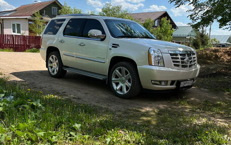 Cadillac Escalade III, 2012 год, 2 850 000 рублей, 2 фотография