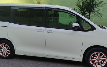 Toyota Noah III, 2018 год, 2 200 000 рублей, 2 фотография
