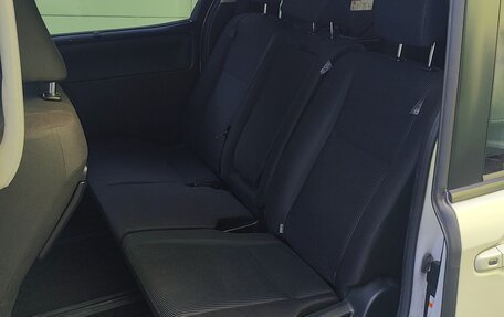 Toyota Noah III, 2018 год, 2 200 000 рублей, 9 фотография