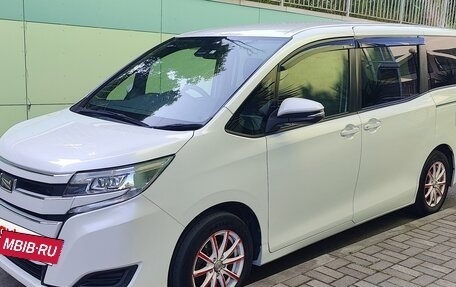 Toyota Noah III, 2018 год, 2 200 000 рублей, 6 фотография
