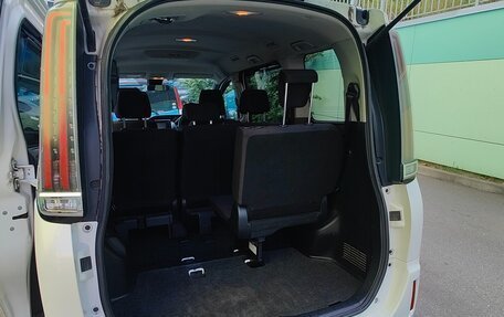 Toyota Noah III, 2018 год, 2 200 000 рублей, 13 фотография