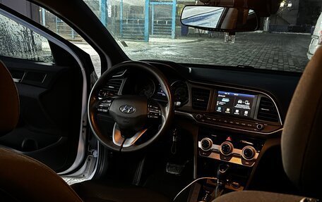 Hyundai Elantra VI рестайлинг, 2019 год, 1 600 000 рублей, 5 фотография