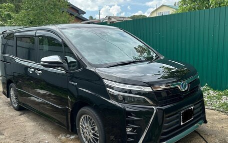 Toyota Voxy III, 2018 год, 2 800 000 рублей, 3 фотография