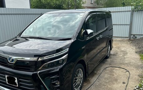 Toyota Voxy III, 2018 год, 2 800 000 рублей, 2 фотография