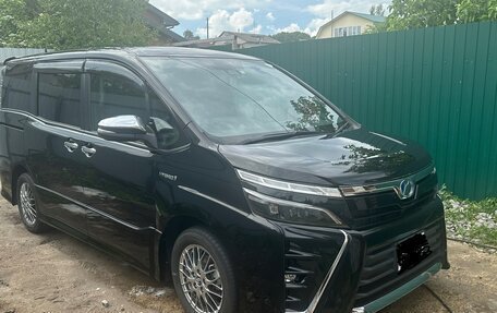 Toyota Voxy III, 2018 год, 2 800 000 рублей, 4 фотография